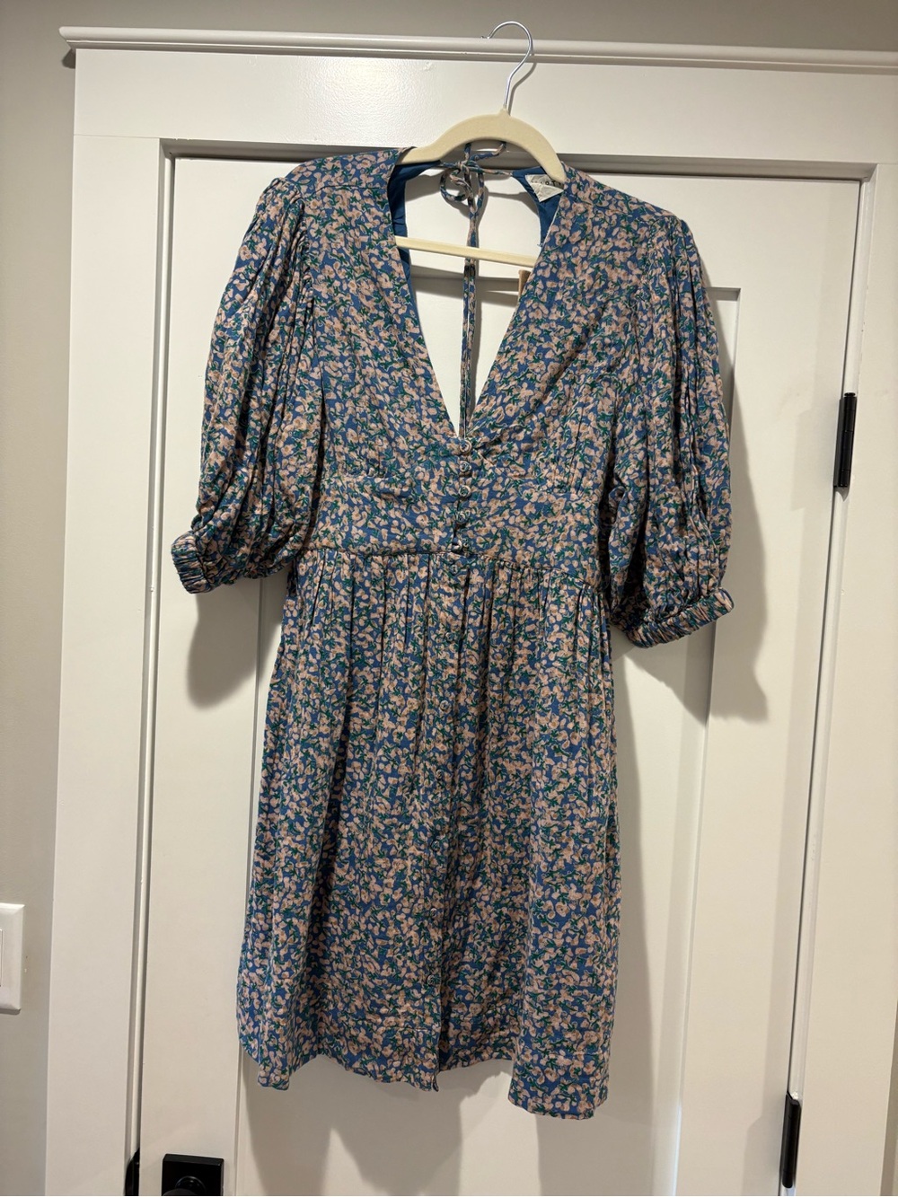 New Mirth Blue Floral V-Neck Puff Sleeve Dress size medium.